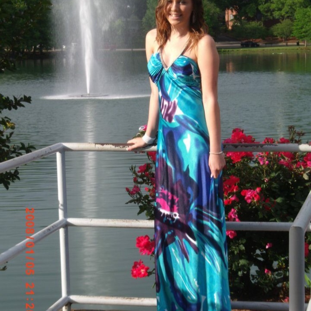 LAST MINUTE PROM DRESS?!? - Picture 2 of 5